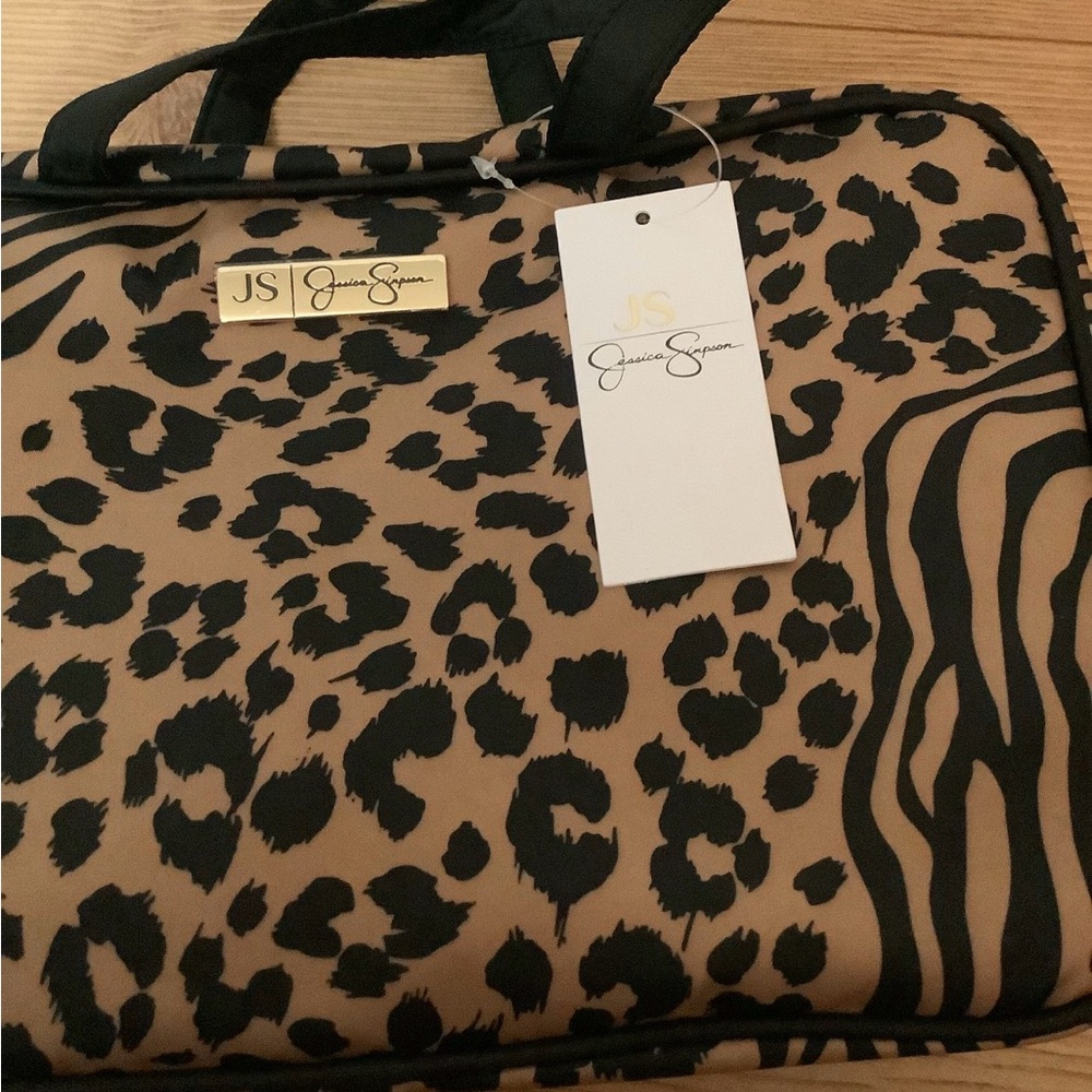 NWT Weekender Travel Cosmetic Bag - Picture 4 of 5